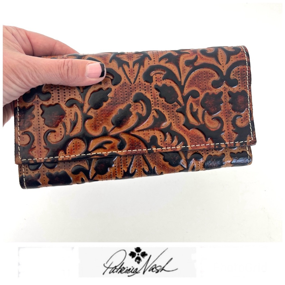 PATRICIA NASH Terresa Leaves Pattern Brown Tan Tooled Leather Wallet NWOT
